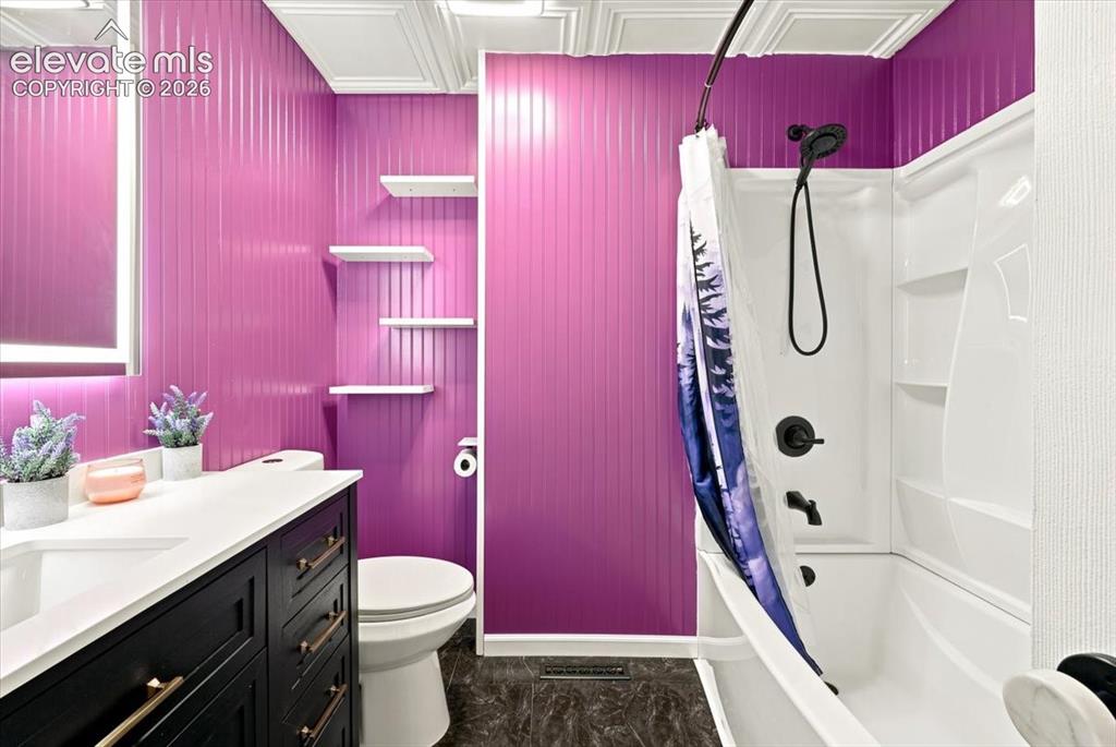 Image 11 of 49: Bathroom