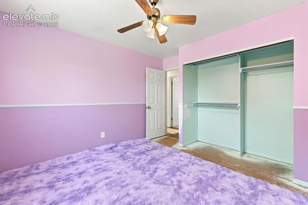 Image 18 of 49: Bedroom