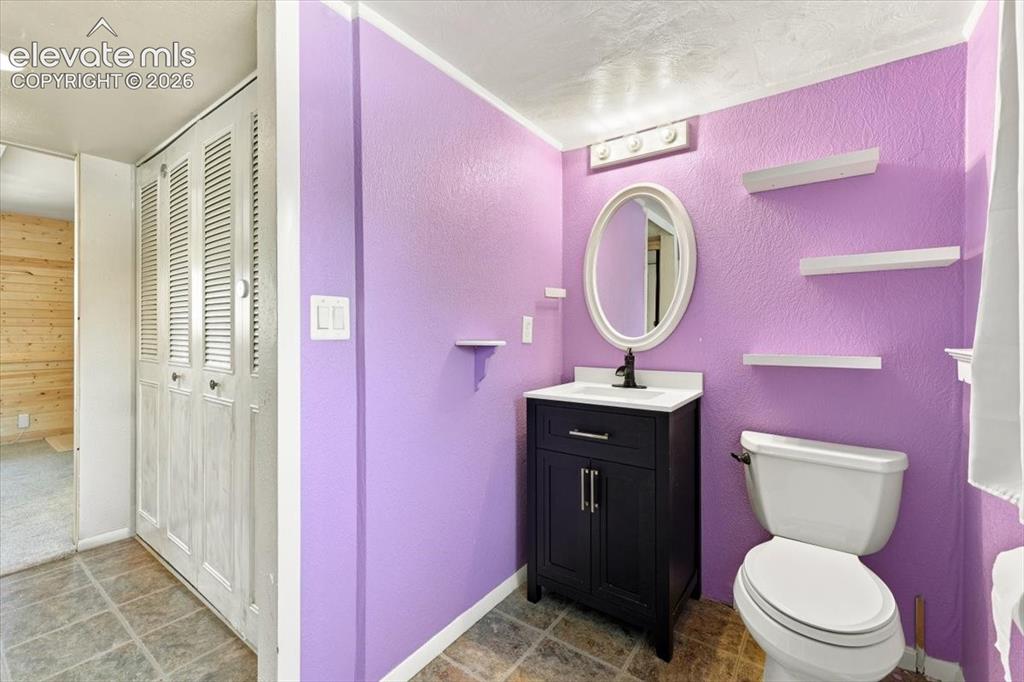 Image 33 of 49: Bathroom