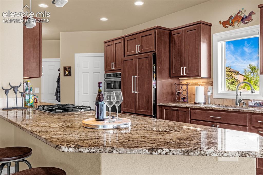 Image 11 of 50: Kitchen