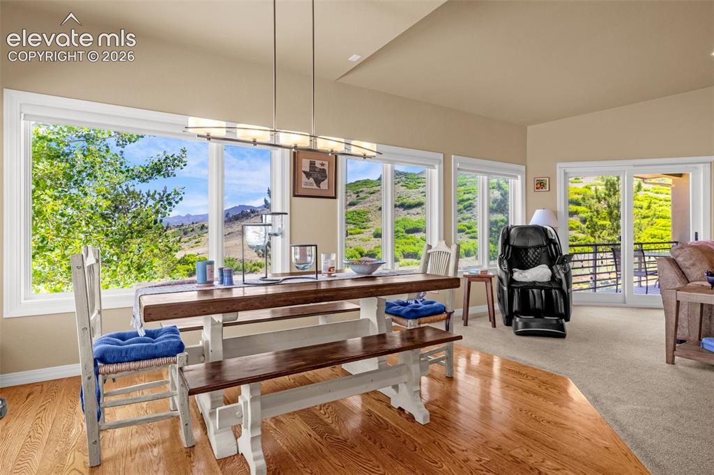Image 14 of 50: Dining Area