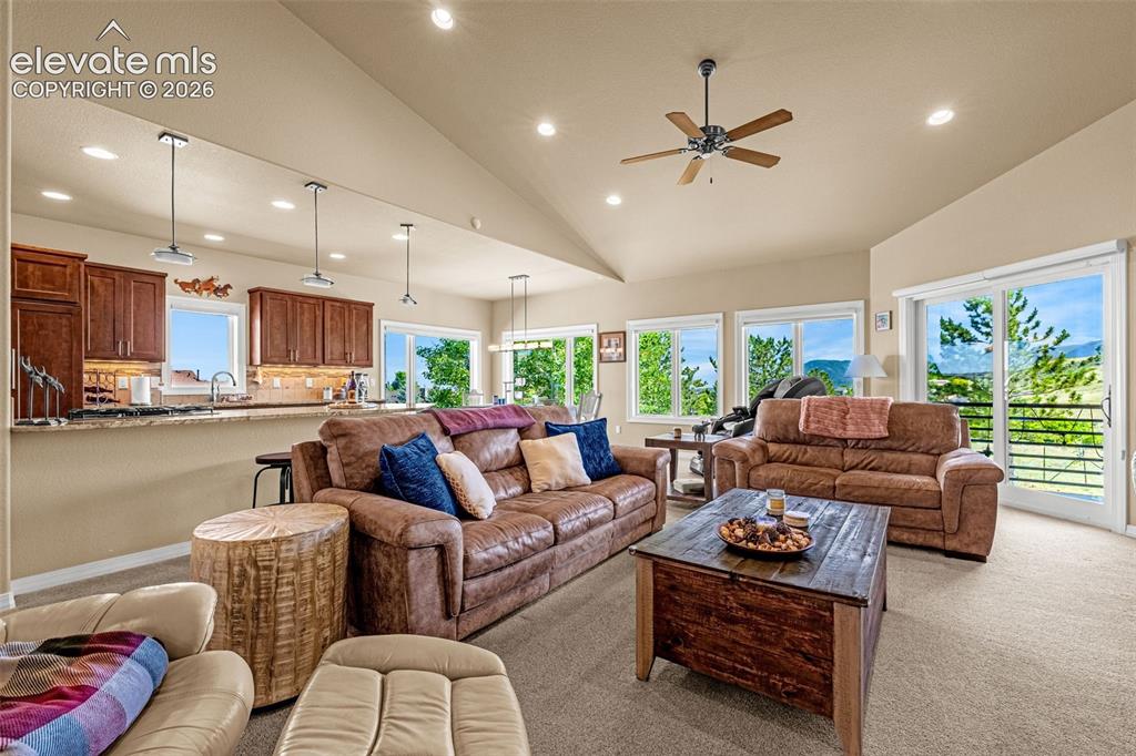 Image 19 of 50: Living Room