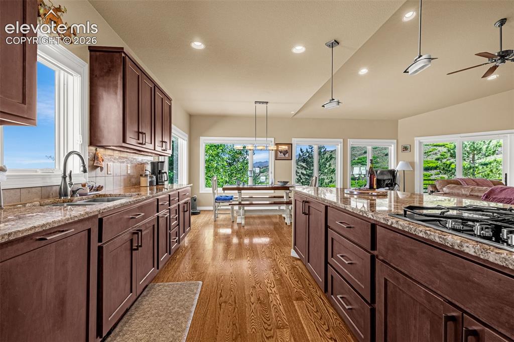 Image 9 of 50: Kitchen