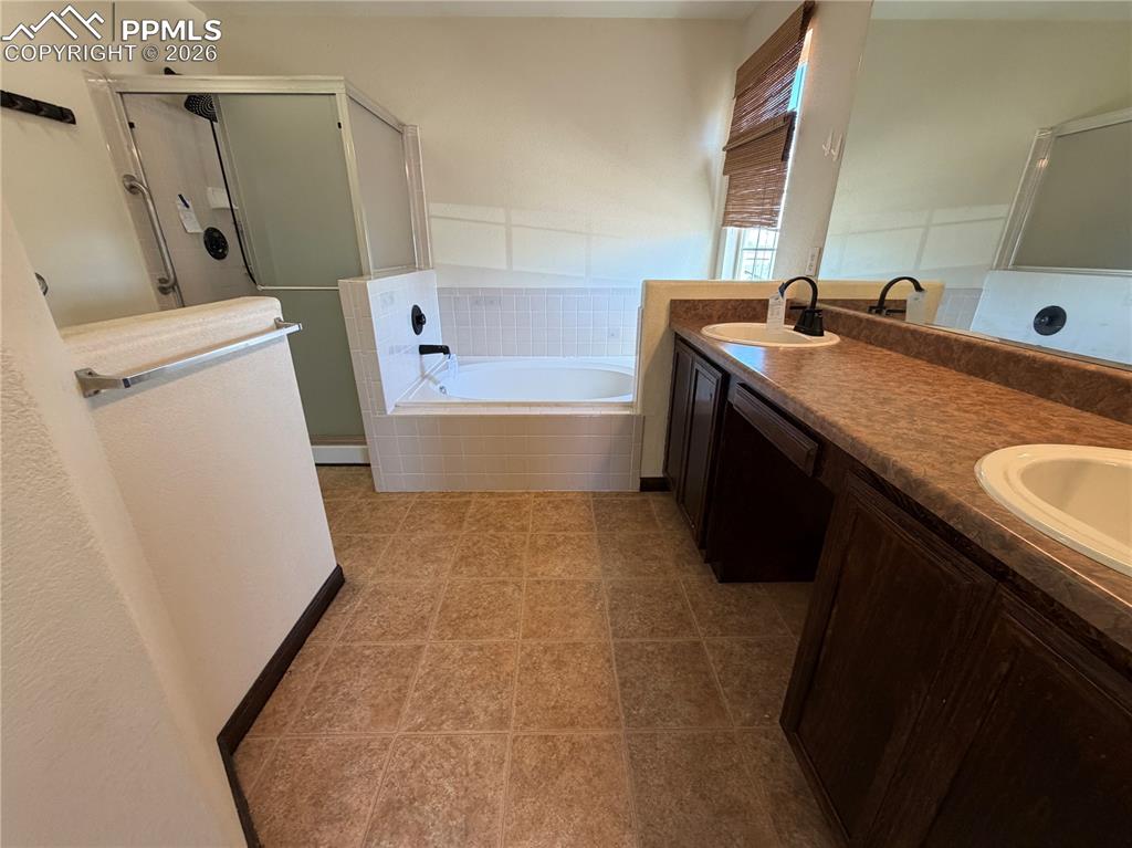 Image 12 of 30: Bathroom