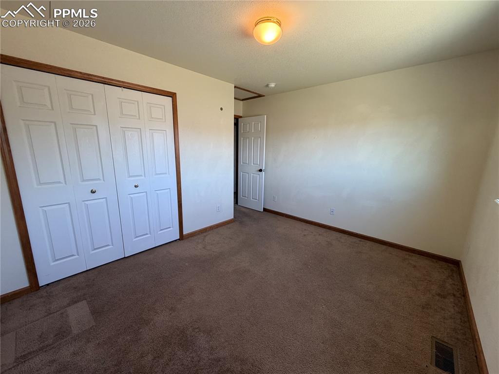 Image 18 of 30: Bedroom