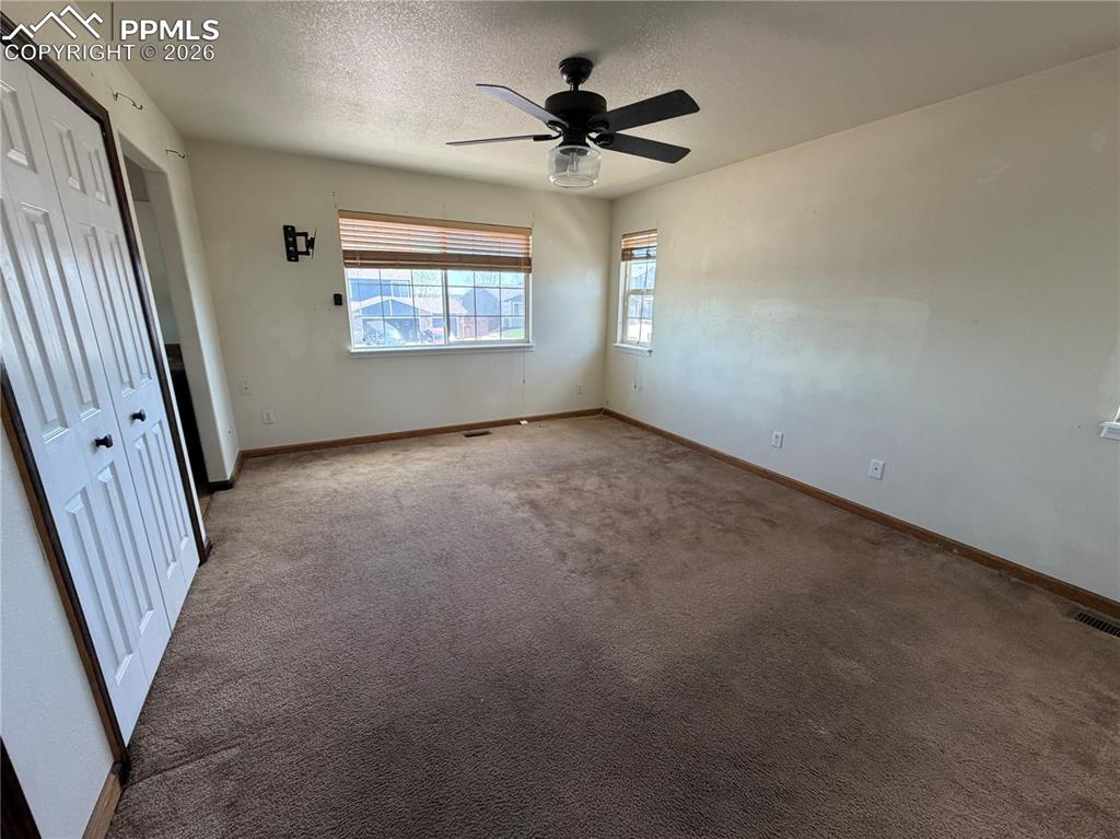 Image 9 of 30: Bedroom