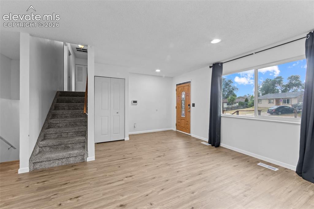 Image 4 of 20: Living Room