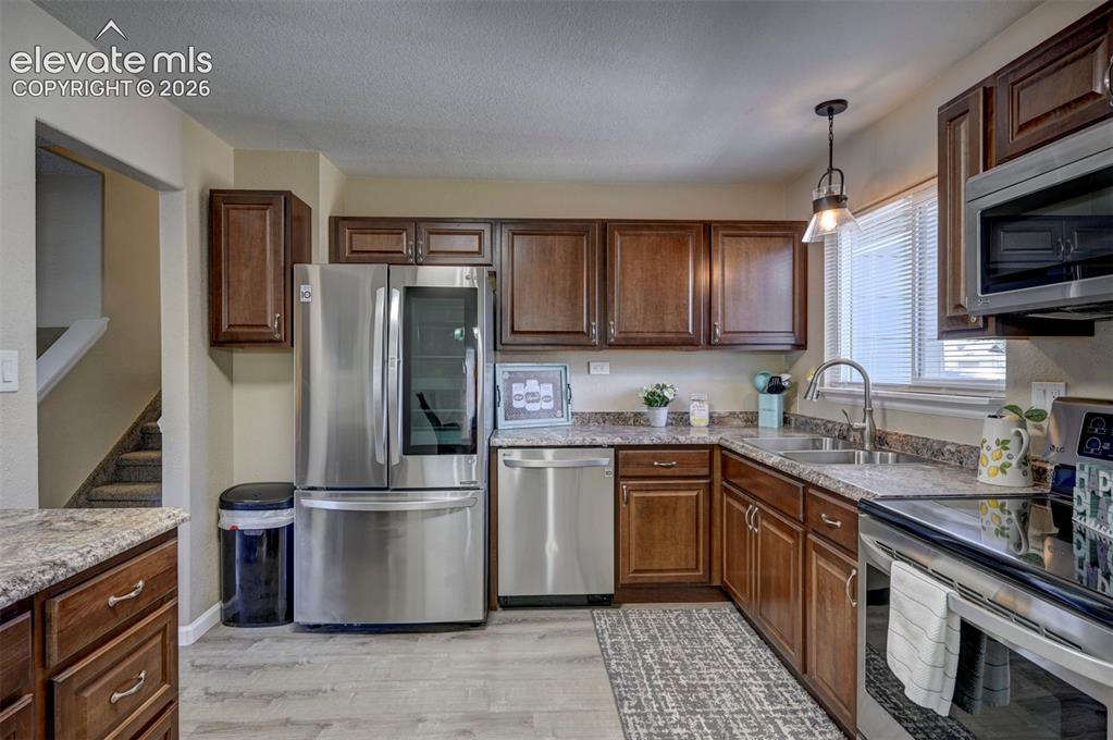 Image 10 of 48: Kitchen