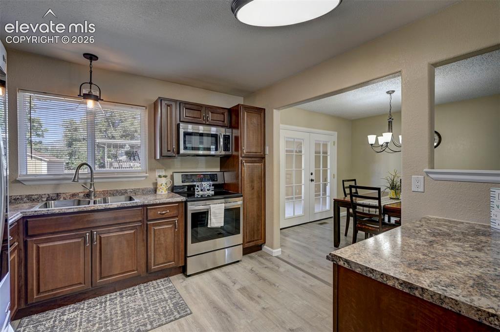 Image 14 of 48: Kitchen