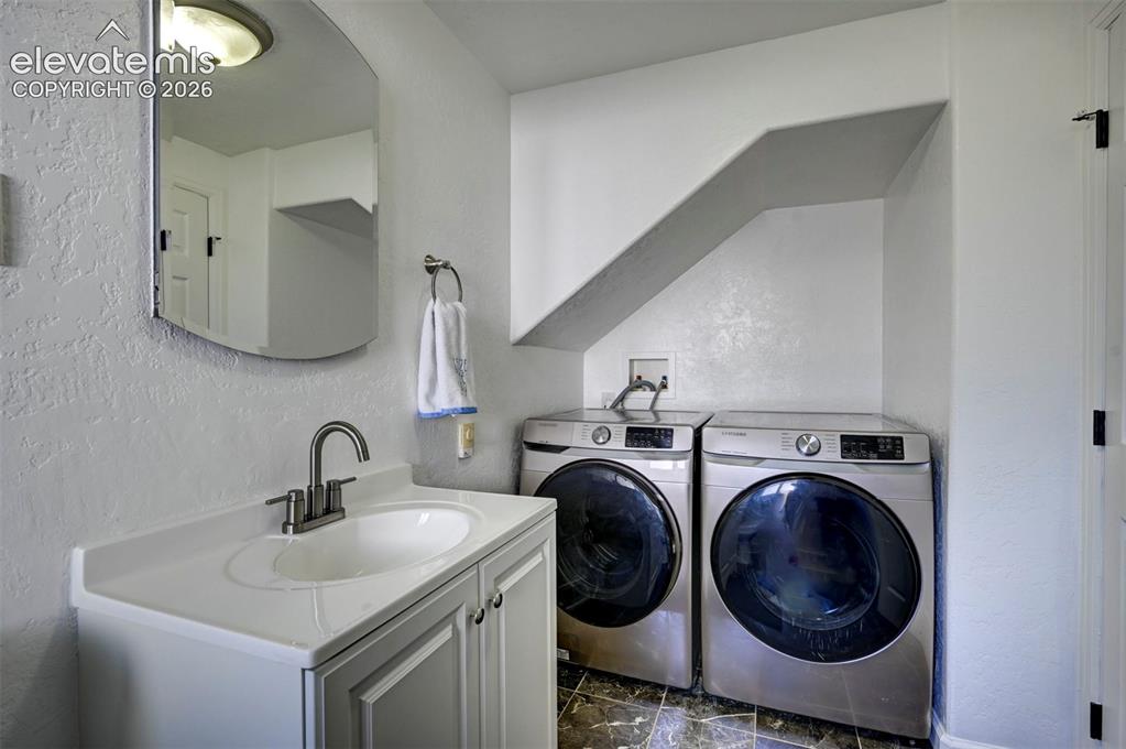 Image 31 of 48: Laundry