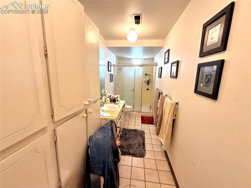 Image 13 of 23: Bathroom