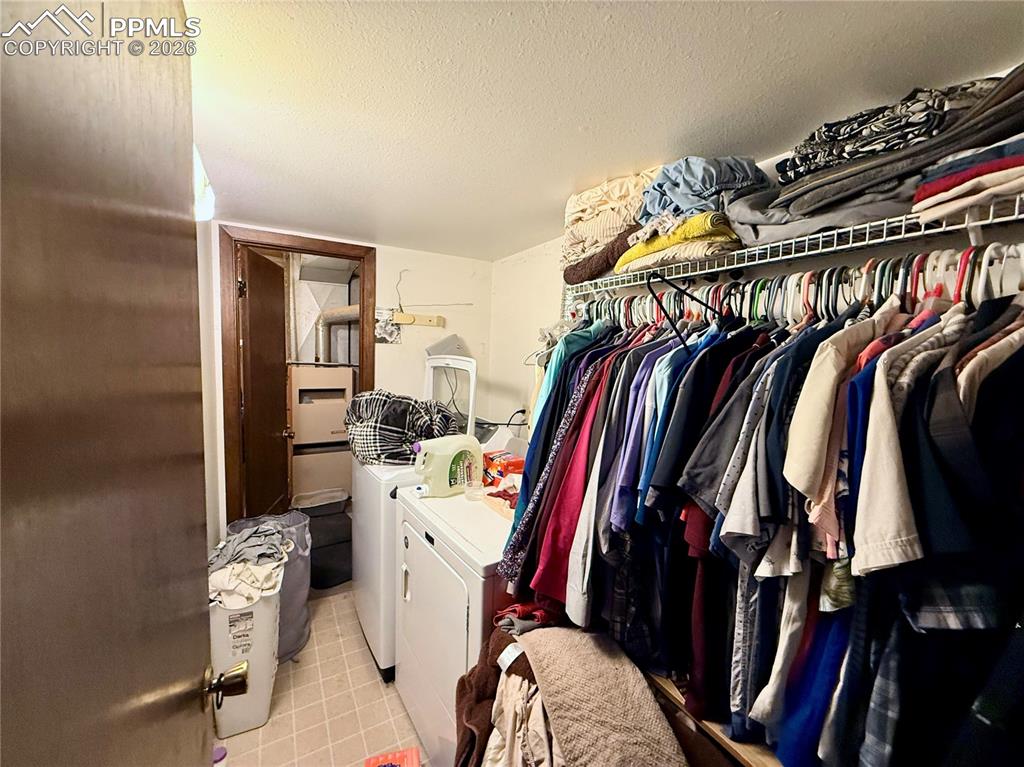 Image 17 of 23: Closet