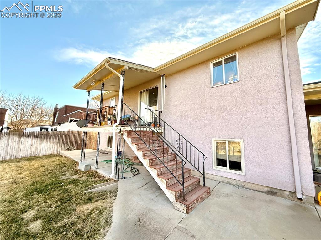 Image 19 of 23: Entry