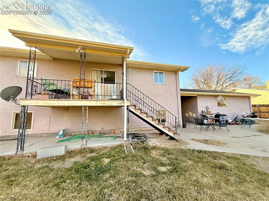 Image 20 of 23: Back of Structure