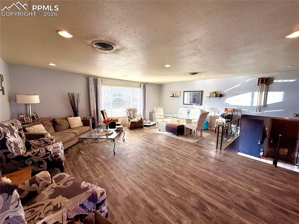 Image 5 of 23: Living Room