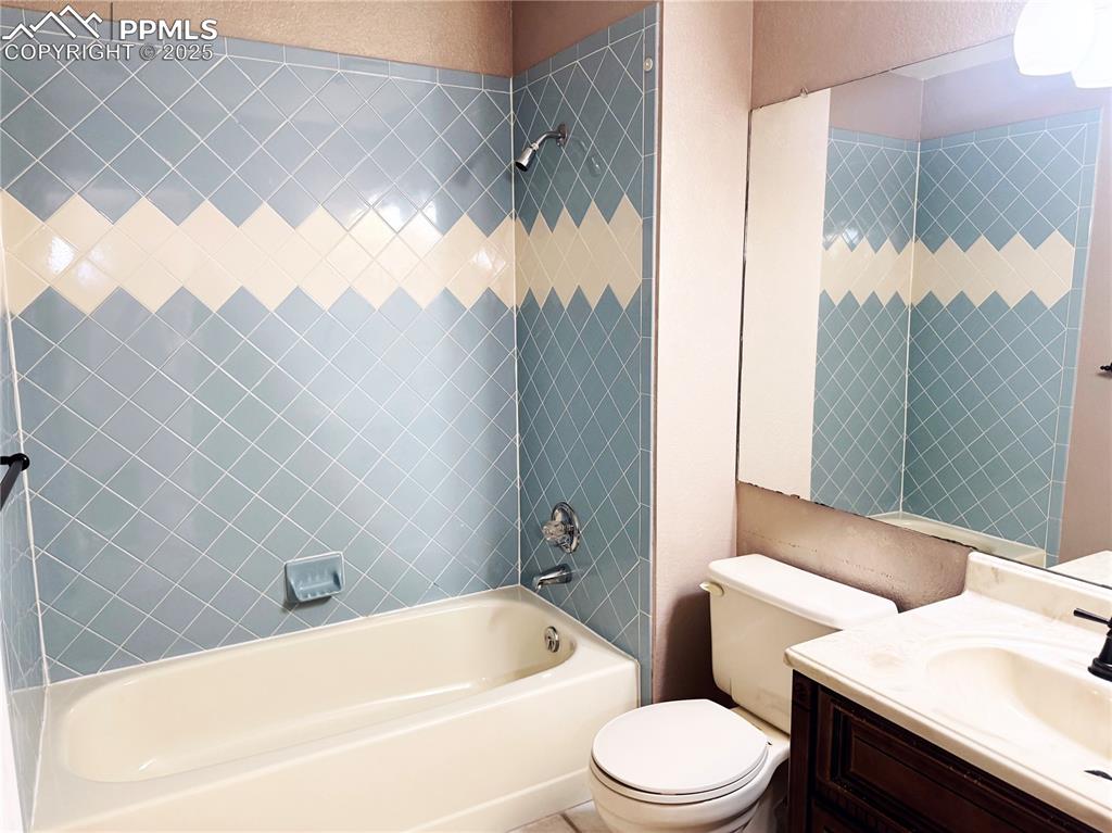 Image 22 of 28: Bathroom with tub / shower combination and vanity