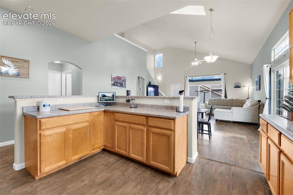 Image 12 of 50: Kitchen