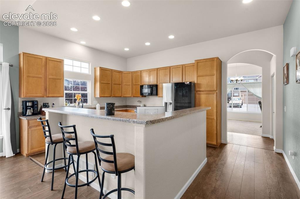 Image 14 of 50: Kitchen