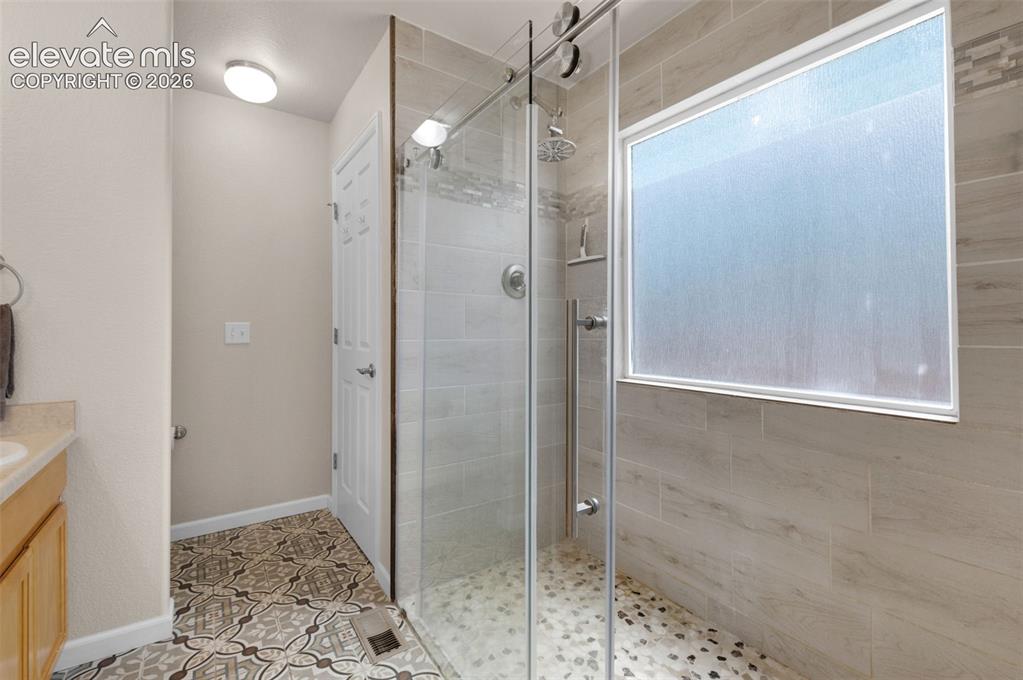 Image 25 of 50: Custom Spa Shower