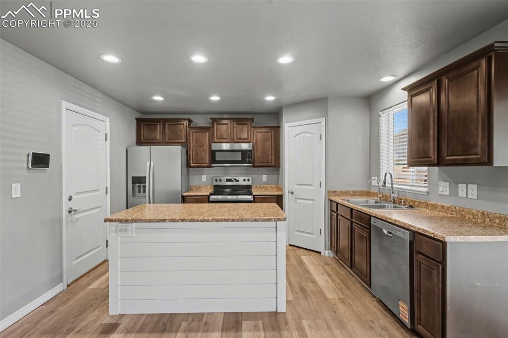 Image 11 of 43: Kitchen