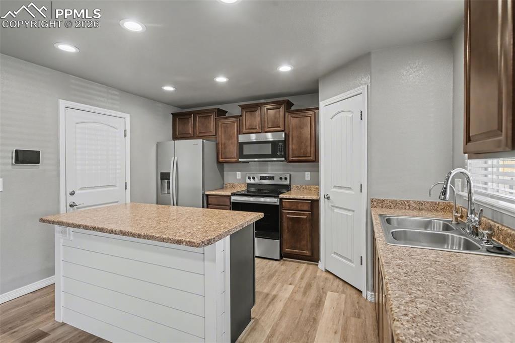 Image 14 of 43: Kitchen