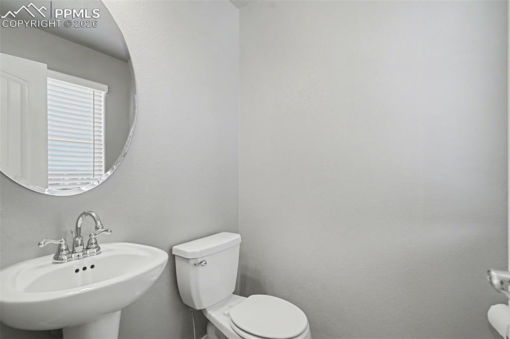 Image 16 of 43: Bathroom