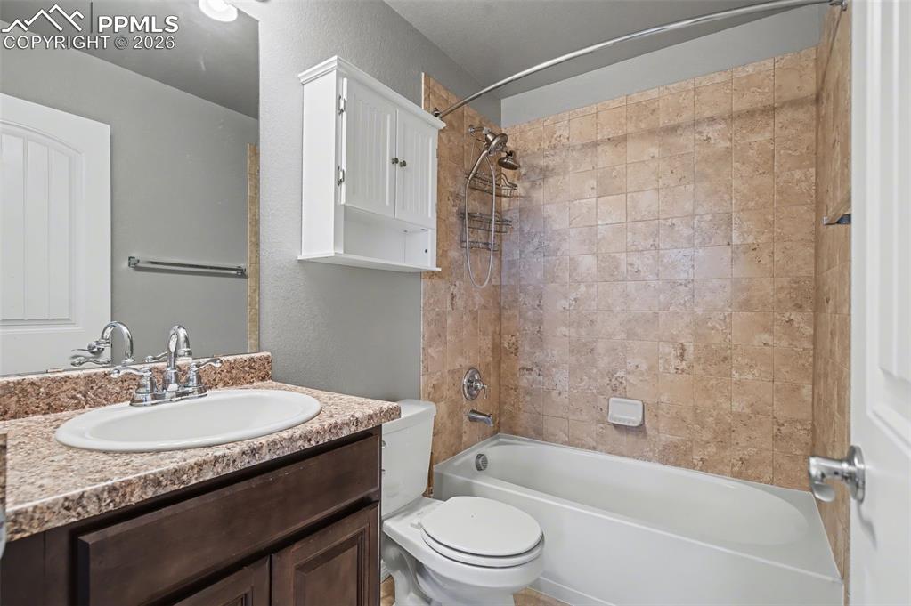 Image 23 of 43: Bathroom