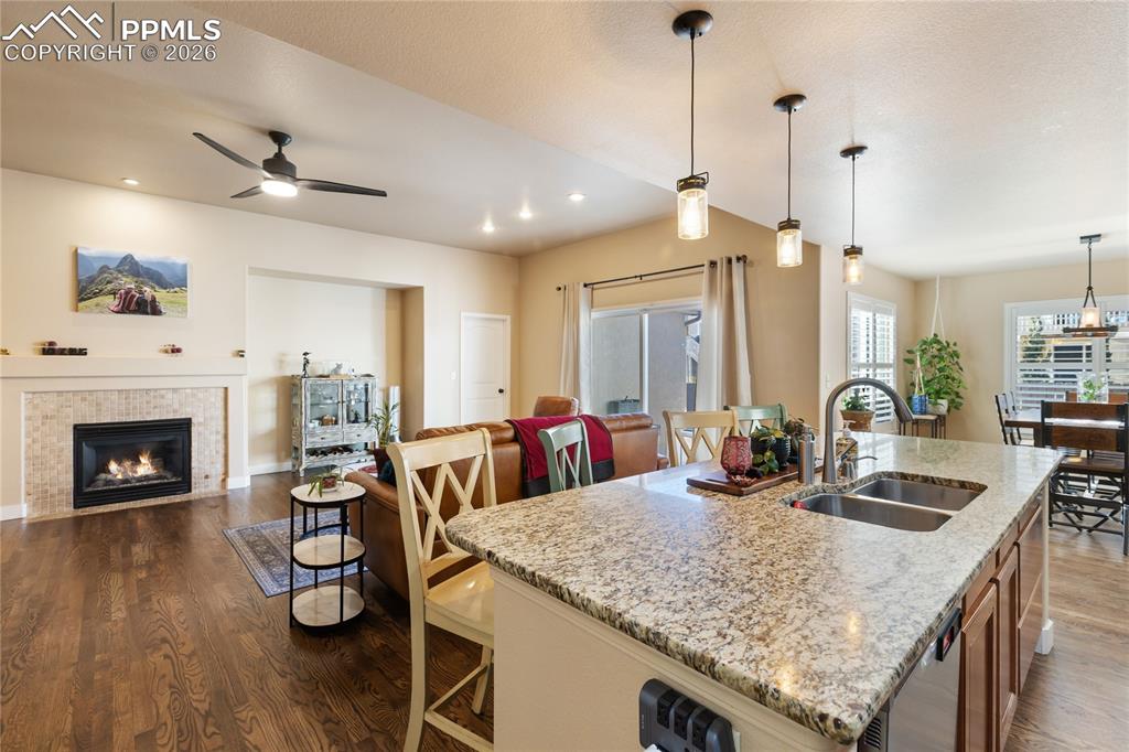 Image 10 of 42: Kitchen