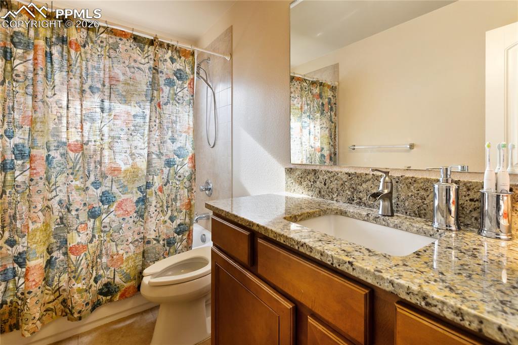 Image 31 of 42: Bathroom