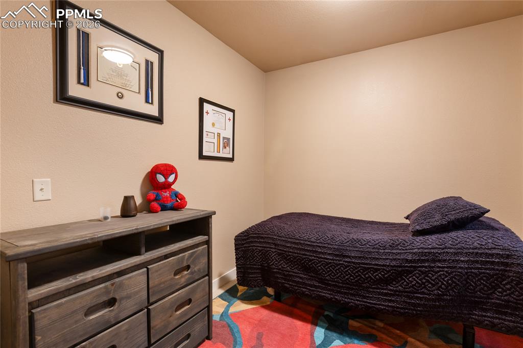 Image 36 of 42: Bedroom