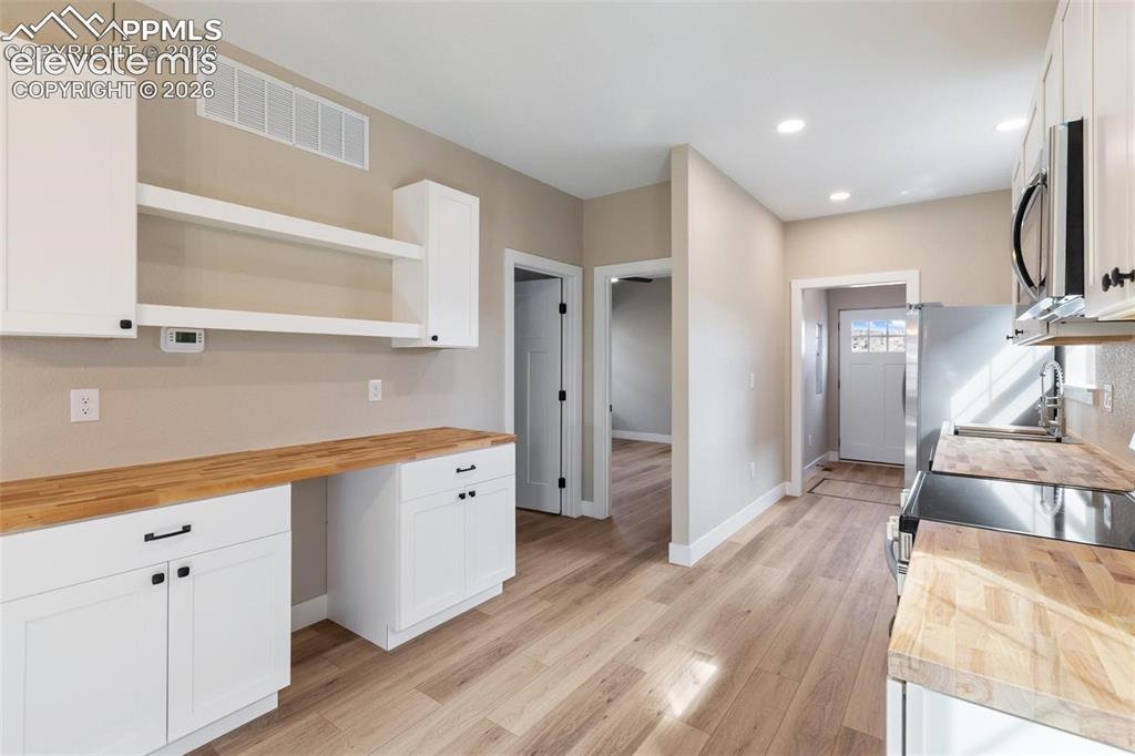 Image 16 of 17: Kitchen