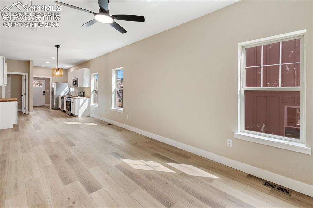 Image 4 of 17: Living Room