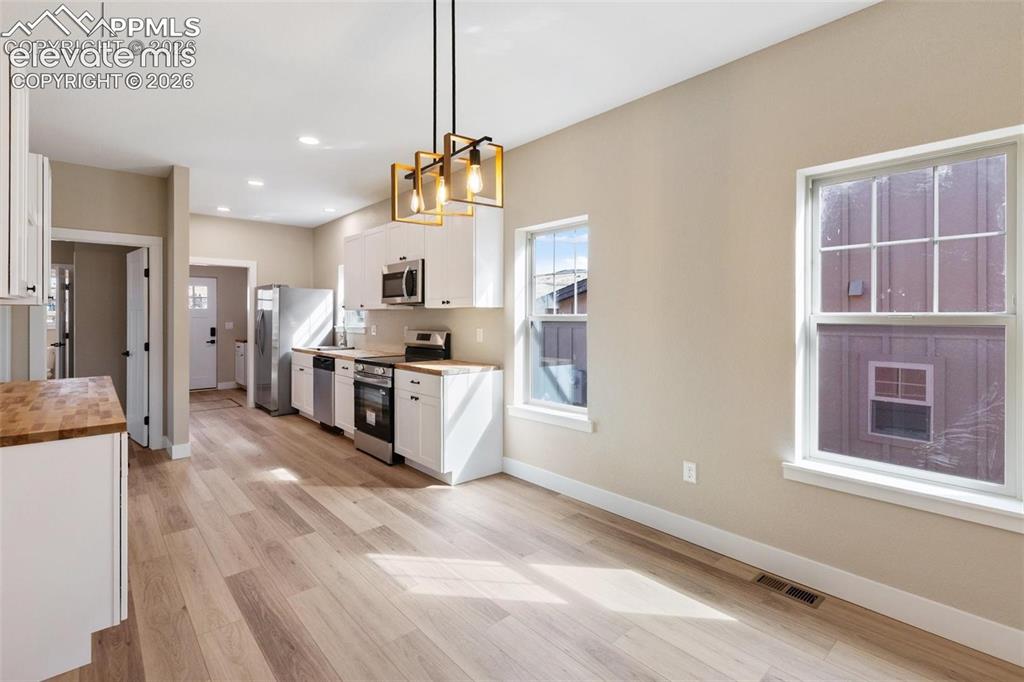 Image 6 of 17: Kitchen
