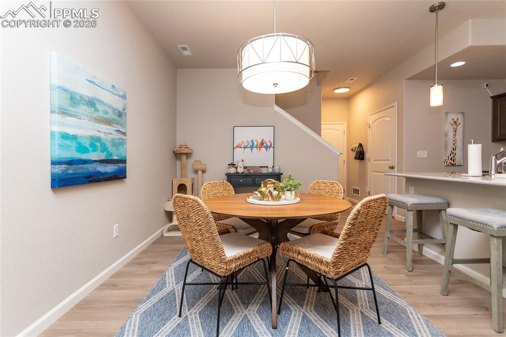 Image 18 of 47: Dining Area