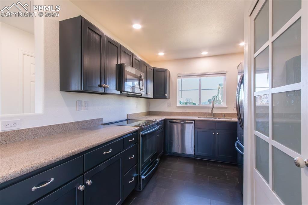 Image 10 of 38: Kitchen