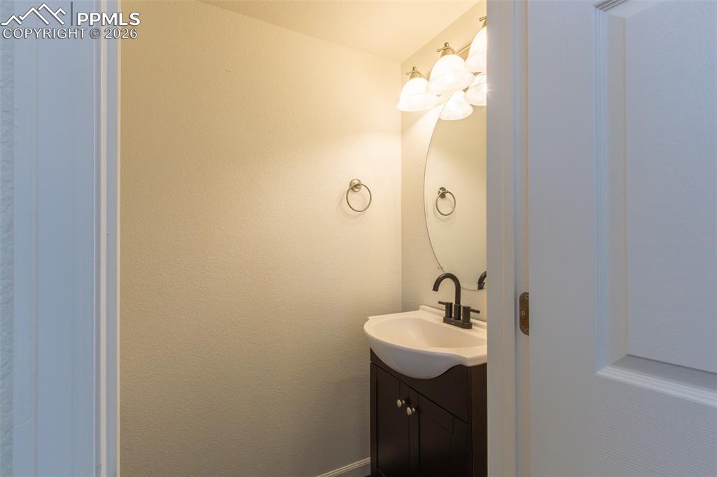 Image 19 of 38: Bathroom