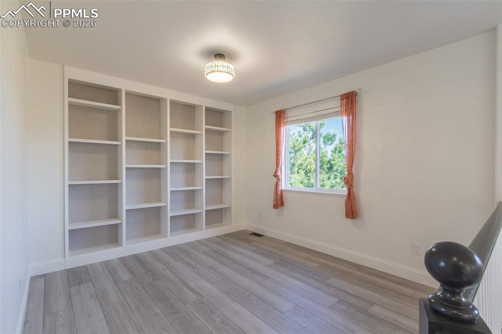 Image 22 of 38: Office