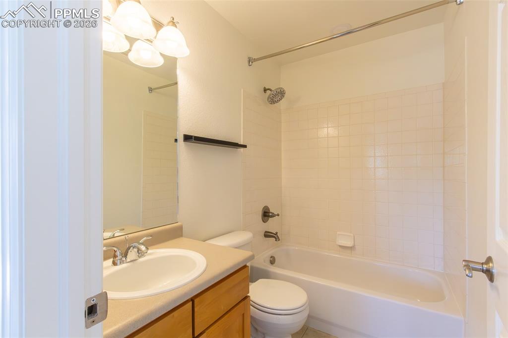 Image 28 of 38: Bathroom