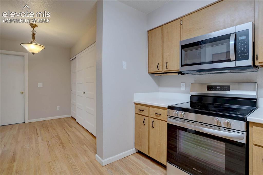 Image 13 of 46: Kitchen