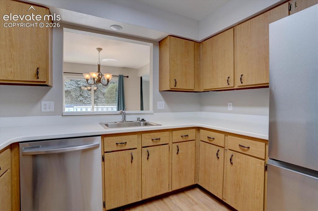 Image 14 of 46: Kitchen