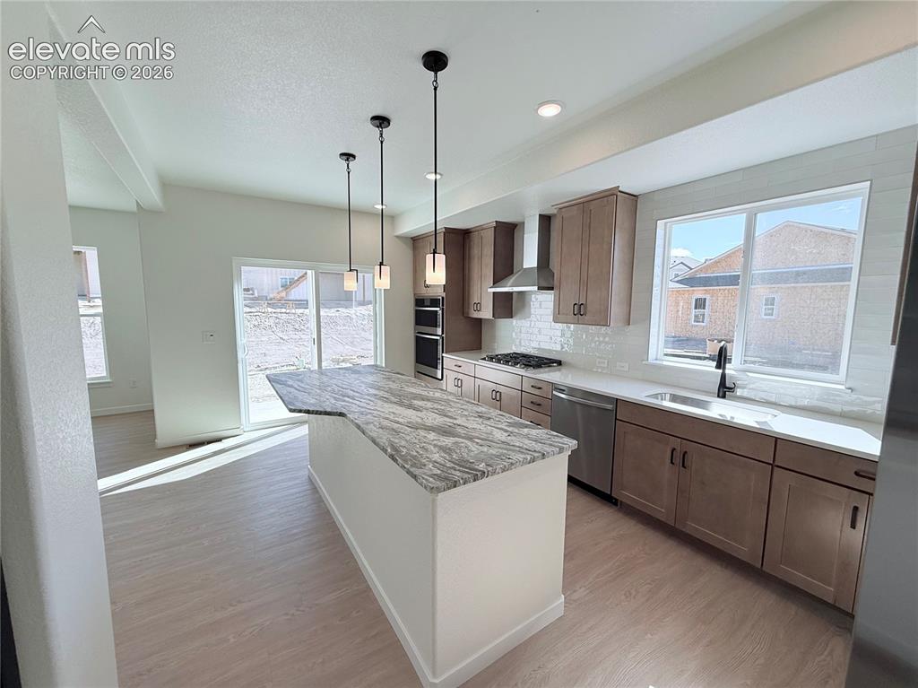 Image 10 of 46: Kitchen