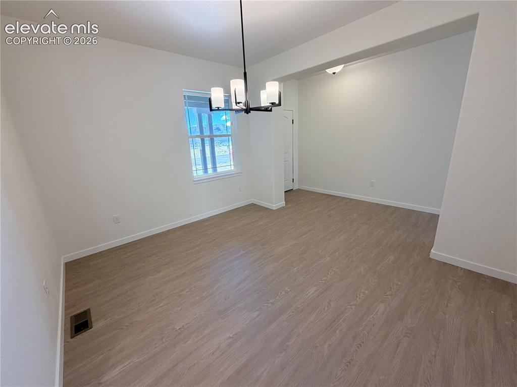 Image 14 of 46: Dining Room