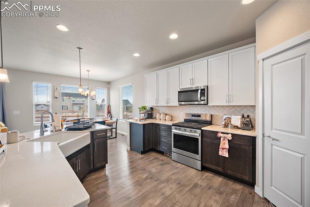 Image 10 of 46: Kitchen