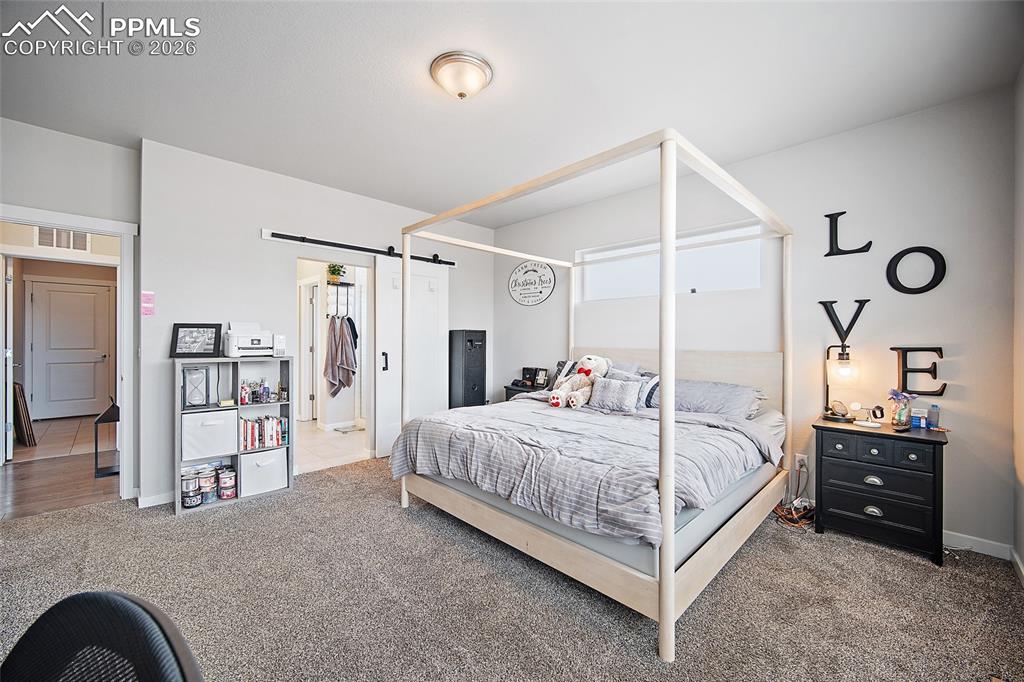 Image 18 of 46: Bedroom