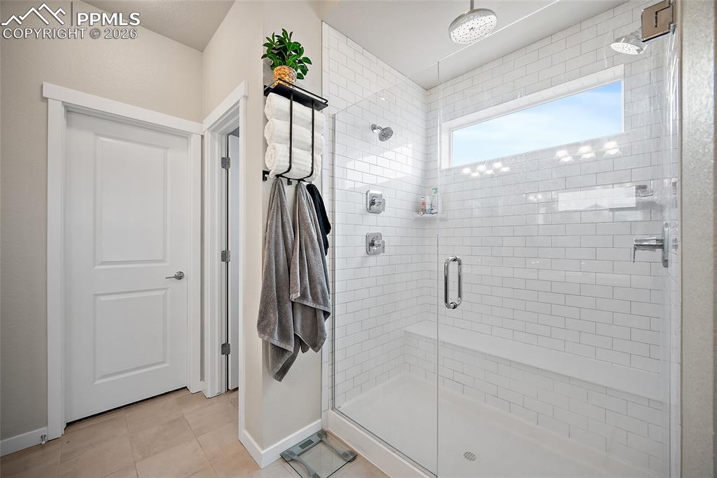 Image 20 of 46: Bathroom