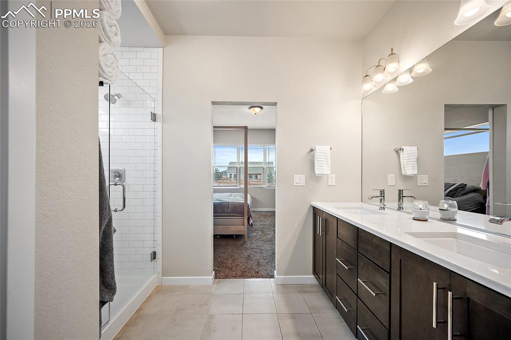 Image 21 of 46: Bathroom