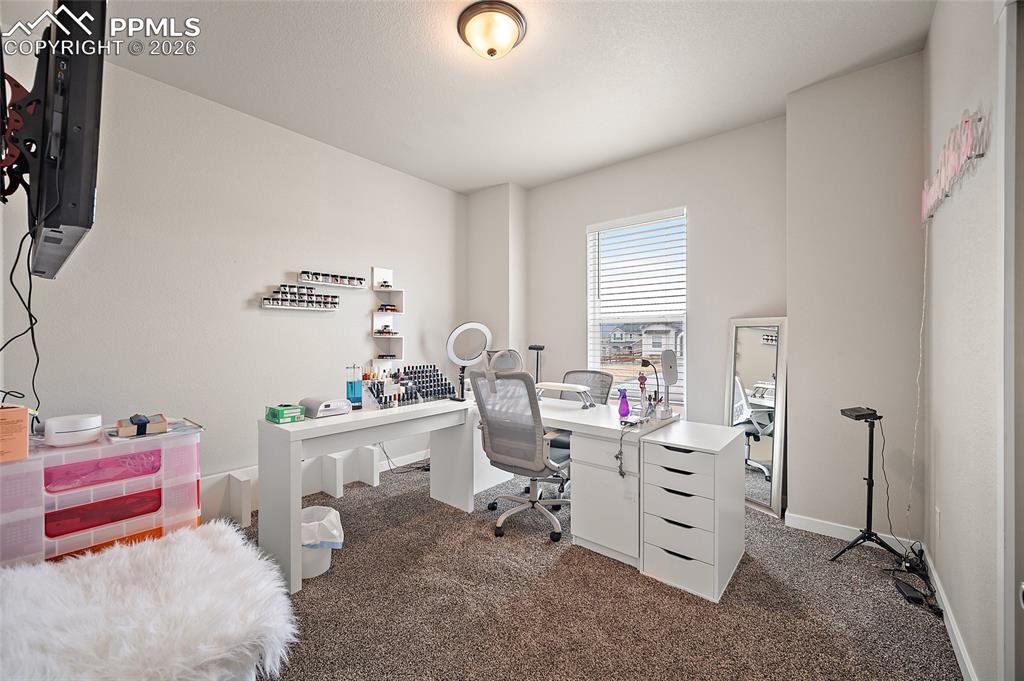 Image 22 of 46: Office