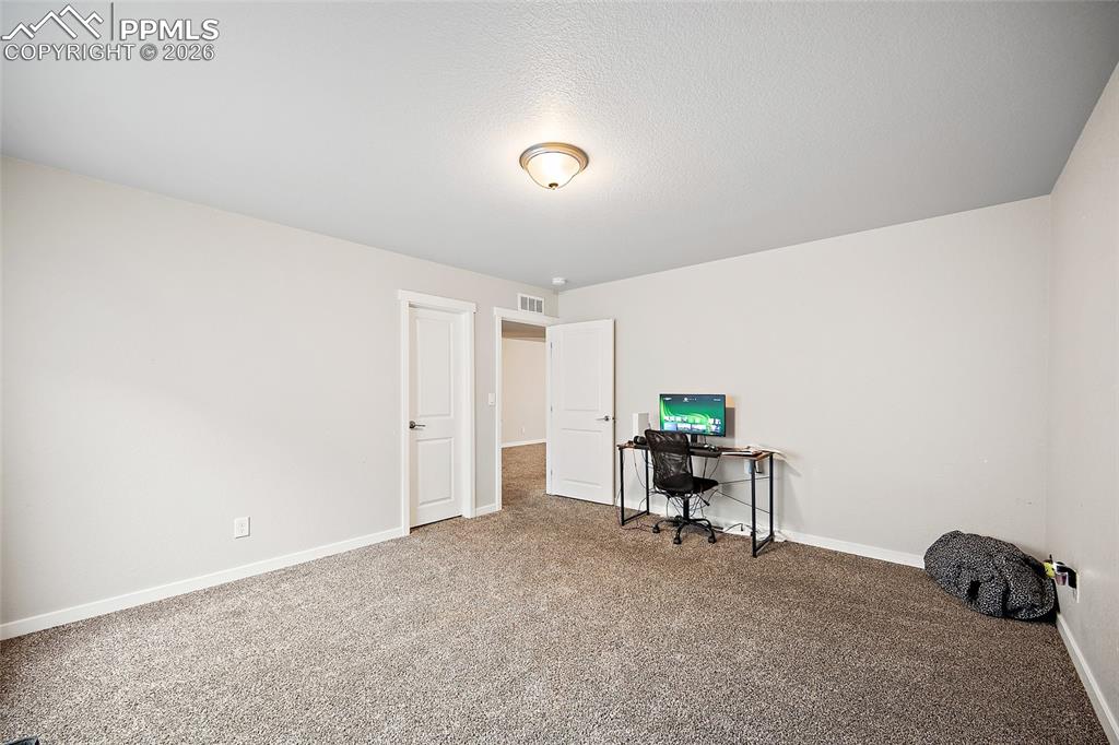 Image 28 of 46: Office