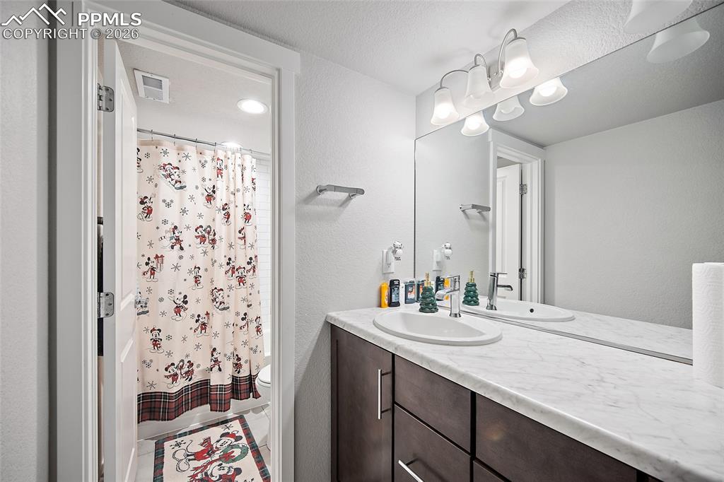 Image 30 of 46: Bathroom