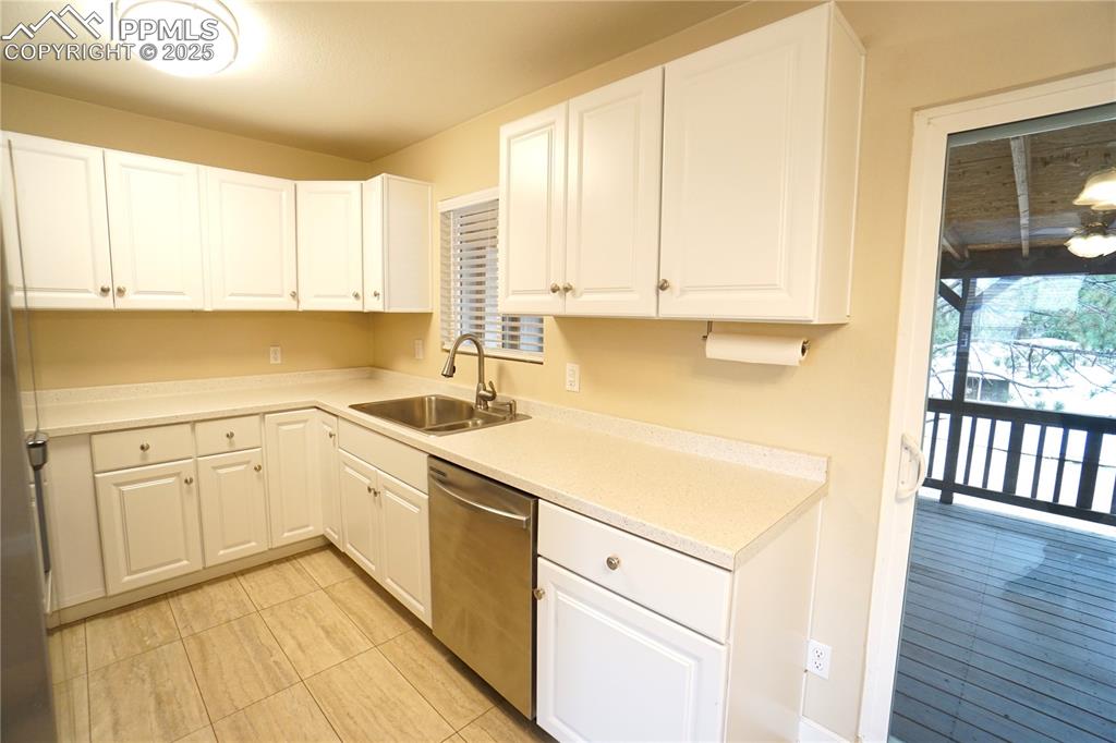 Image 11 of 38: Kitchen